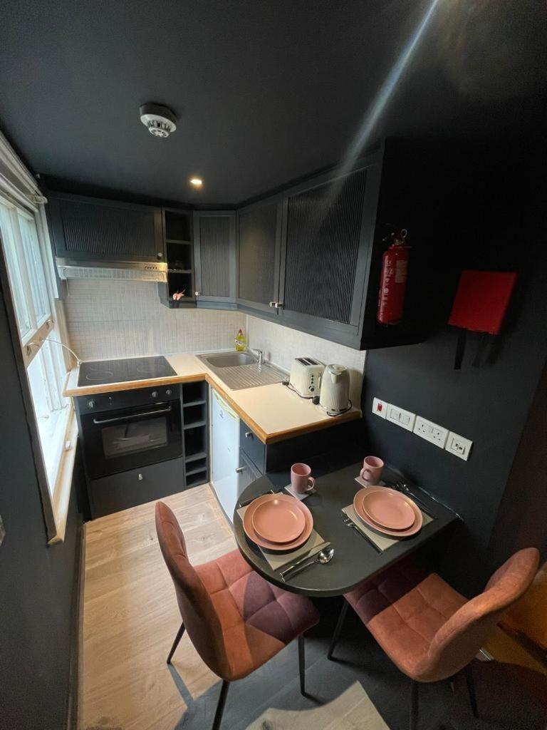 Portobello Road Artistic 'budget' Apartamento Londres
